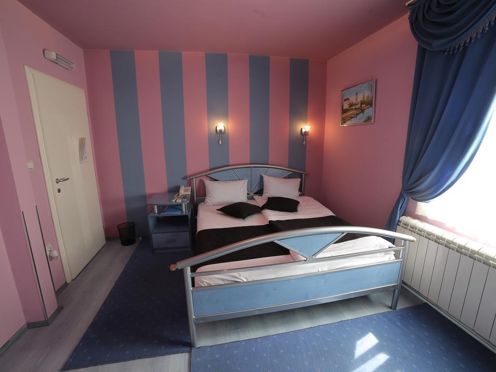 Hotel Zeneva Kragujevac Quarto foto