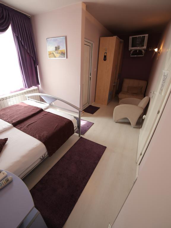 Hotel Zeneva Kragujevac Quarto foto